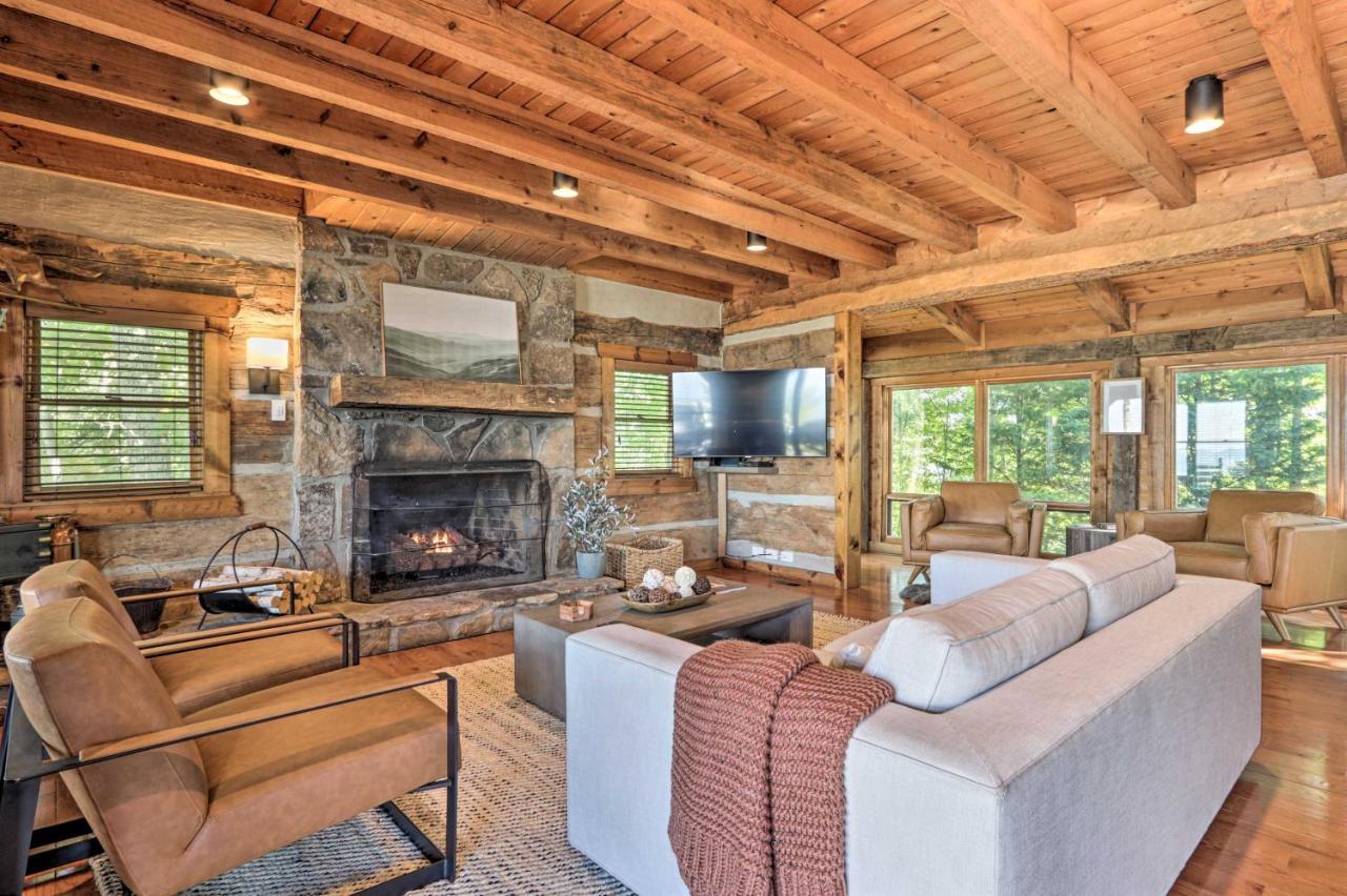 Upscale Gatlinburg Cabin Deck, Fire Pit And Hot Tub Exterior photo
