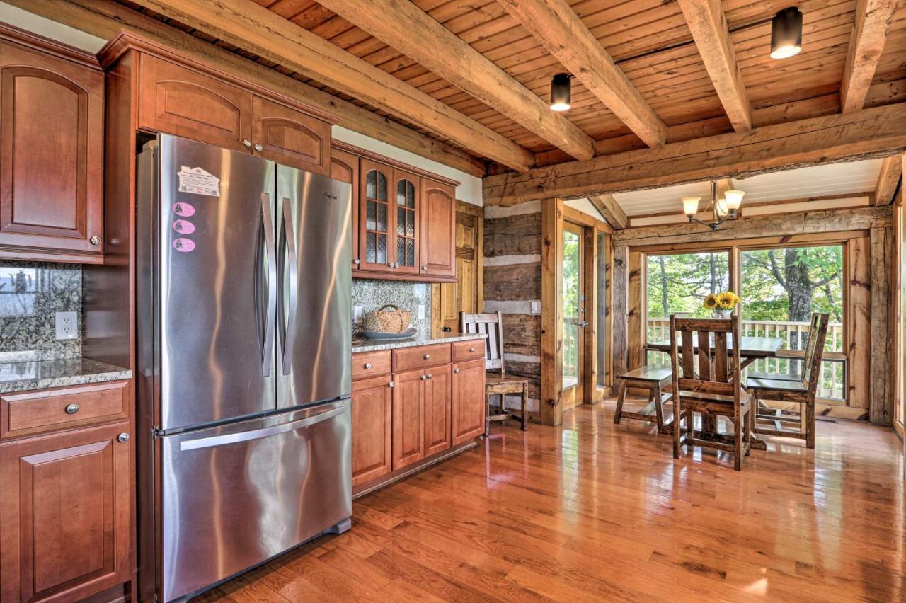 Upscale Gatlinburg Cabin Deck, Fire Pit And Hot Tub Exterior photo