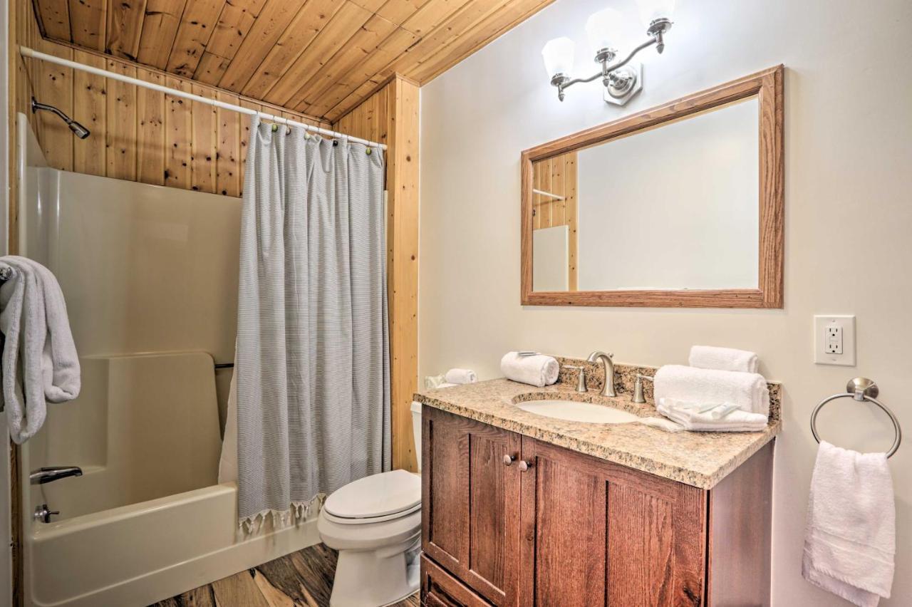 Upscale Gatlinburg Cabin Deck, Fire Pit And Hot Tub Exterior photo