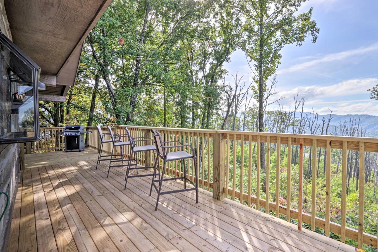 Upscale Gatlinburg Cabin Deck, Fire Pit And Hot Tub Exterior photo